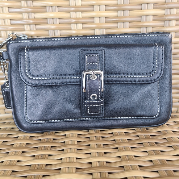 Coach Soho Black Leather Wristlet Clutch Bag Purse Buckle Detail Small - Picture 3 of 14